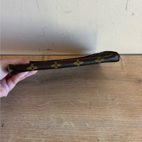 Authentic Louis Vuitton monogram case - Picture 7 of 8
